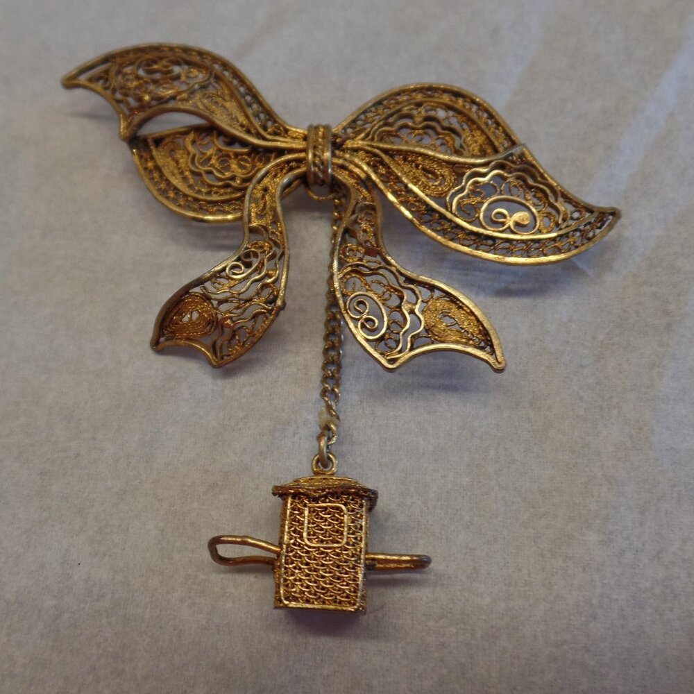 Vintage Goldtone Intricate Bow & Small Box Hanging on Chain Brooch Apx 2.5" Long